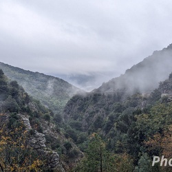 Du Pays de Sault au Roussillon entre brouillard et pluie le 28 octobre 2024